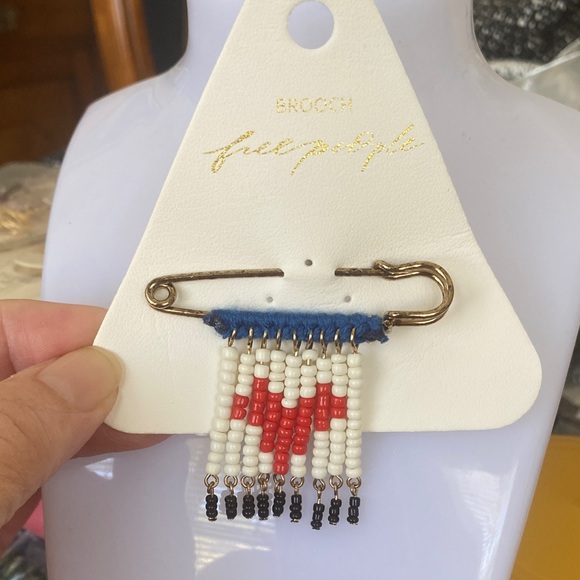 Free People Accessories - Free People Gold-Tone Beaded Safety Pin Brooch with Red Heart